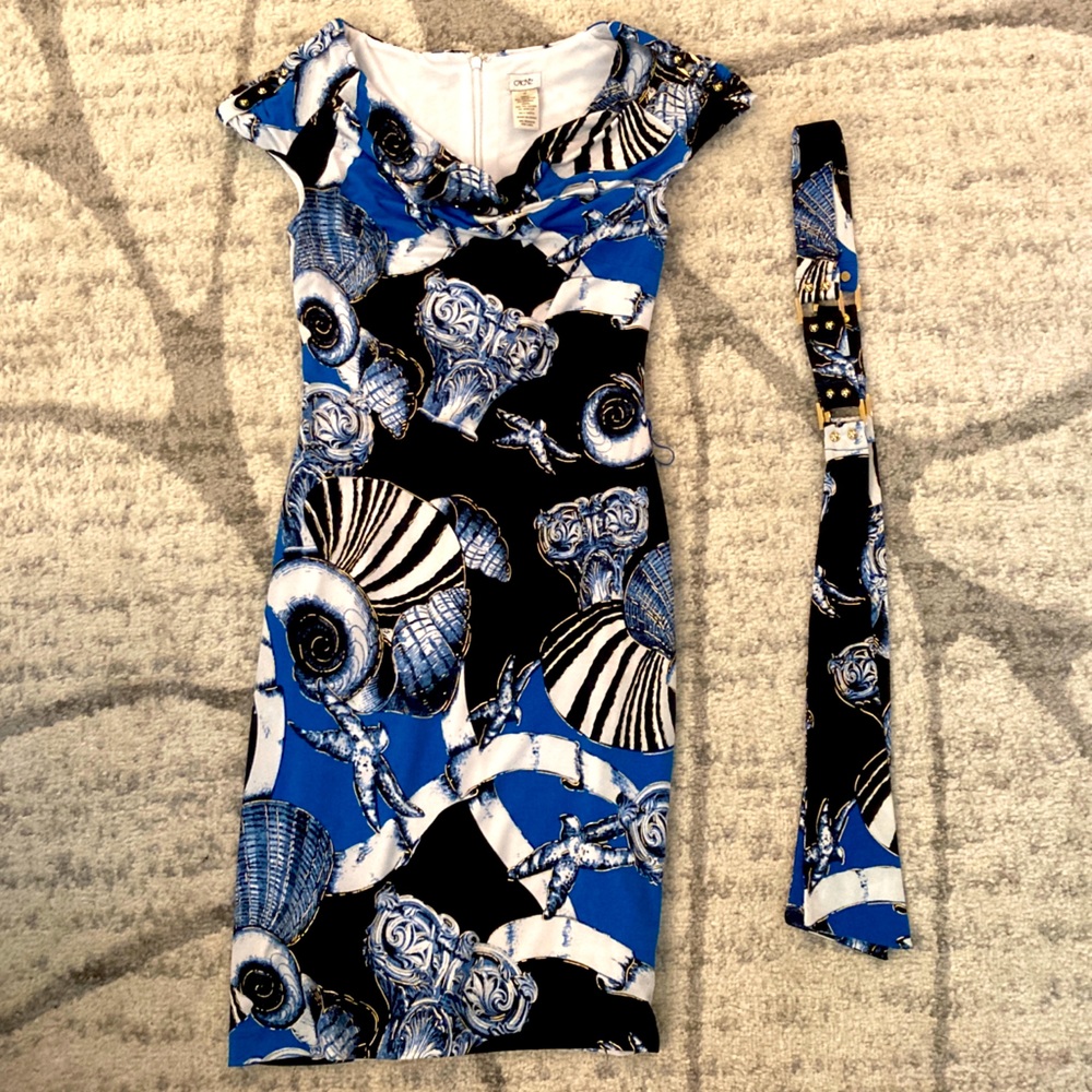 Cache seashell black and blue dress with belt. Size XS.